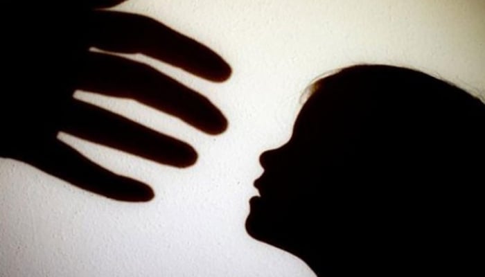 کراچی: کم عمر بہنوں سے زیادتی کا واقعہ، قریبی رشتے دار کے ملوث ہونے کا شبہ